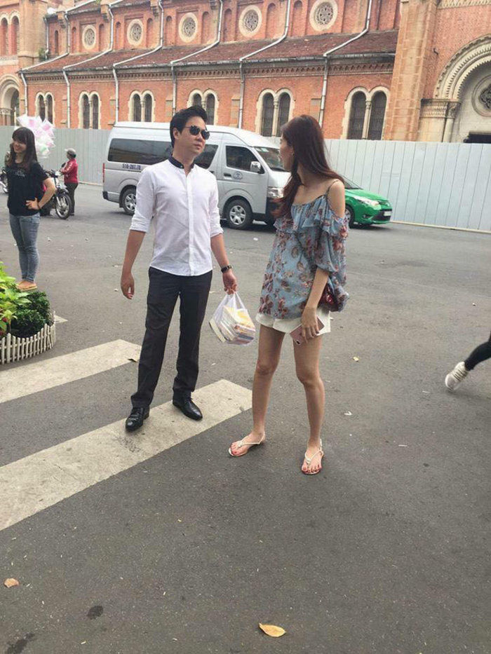 Sao Viet qua ong kinh chup voi cua fan co dep nhu anh quang cao