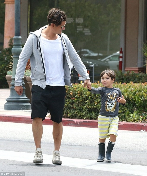 Tan chay truoc hinh anh cuc dang yeu cua cac be con nha sao Hollywood