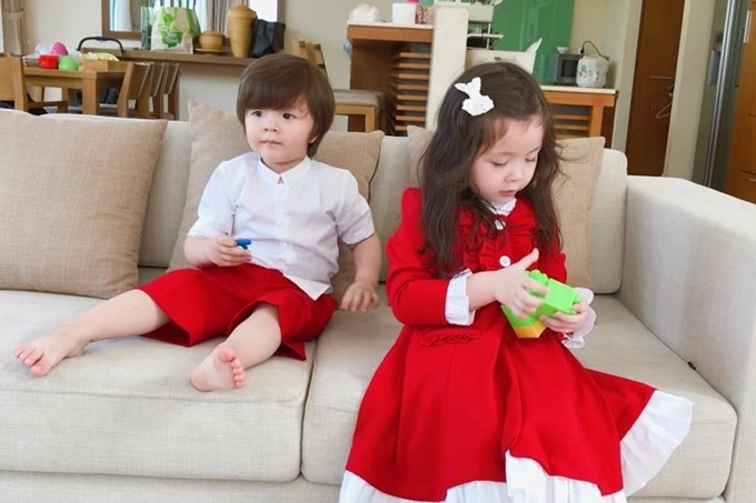 Tan chảy trước phong cách đồ đôi của Cadie Mộc Trà và Alfie Túc Mạch