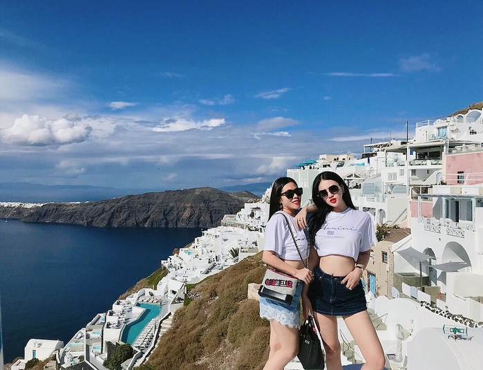 Tiểu thư nhà giàu Việt Nam khoe ảnh nghỉ hè xa hoa