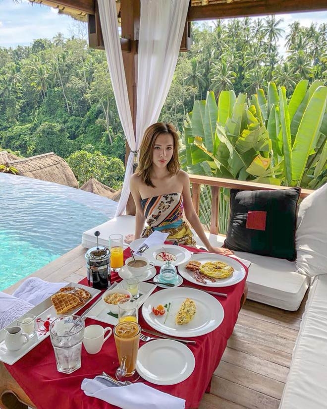 Tiểu thư nhà giàu Việt Nam khoe ảnh nghỉ hè xa hoa