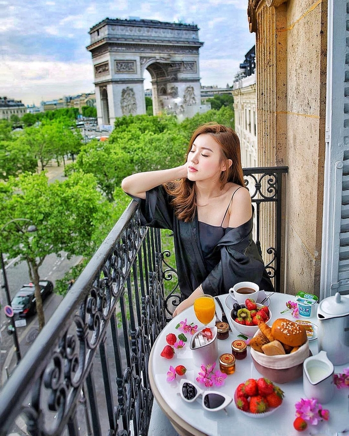 Tiểu thư nhà giàu Việt Nam khoe ảnh nghỉ hè xa hoa