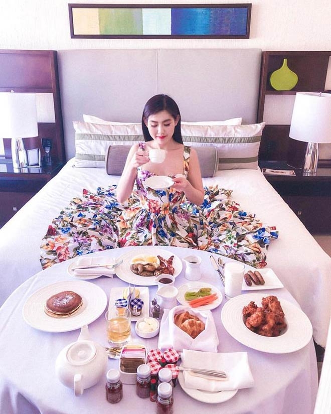 Tiểu thư nhà giàu Việt Nam khoe ảnh nghỉ hè xa hoa