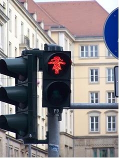 Tổng hợp những kiểu đèn báo giao thông thú vị nhất quả đất