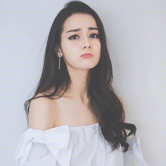 Từ cách cầm ly nước tiết lộ cá tính của bạn