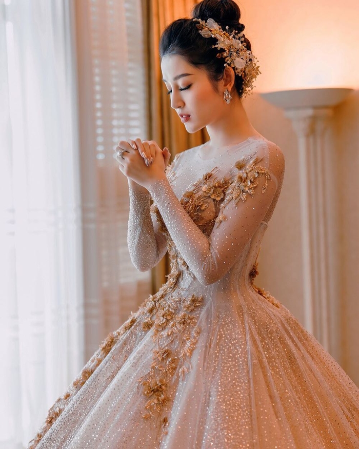 Vẻ đẹp của những mỹ nhân sinh năm 1995 của showbiz Việt