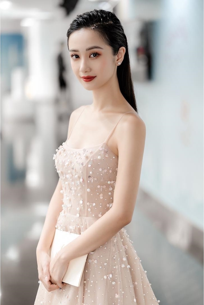 Vẻ đẹp của những mỹ nhân sinh năm 1995 của showbiz Việt