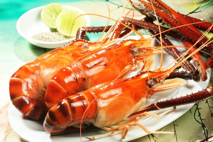 Vừa ăn tôm càng để qua đêm xong, cô gái bỗng lăn ra ngất lịm