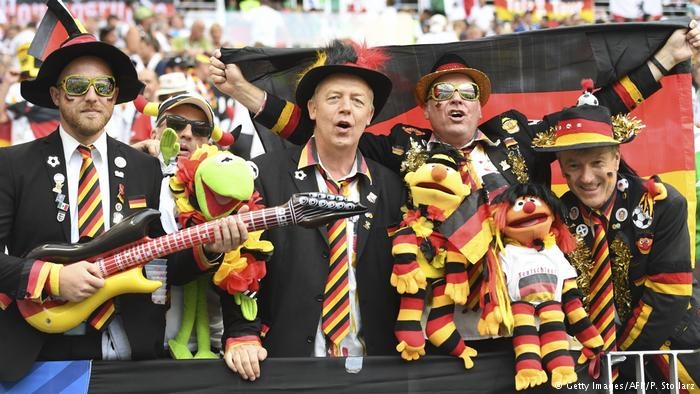 World Cup 2018: Nước nào có cổ động viên “lầy lội” và chịu chơi nhất?