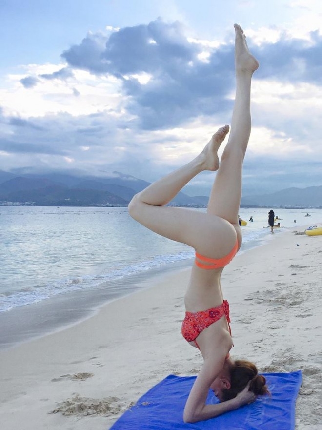 Sao Việt mượn các tư thế yoga khó nhằn để khoe khéo đường cong