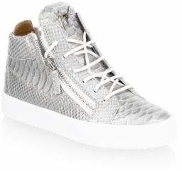 15 đôi sneaker đang làm mưa làm gió trong mùa hè này
