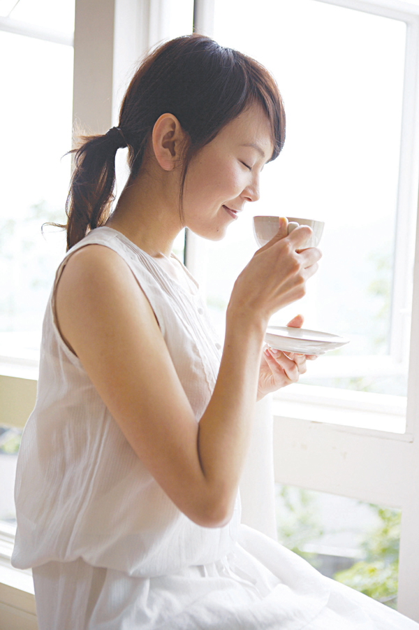 10 cách giúp bạn che giấu quầng thâm, bọng mắt nếu ngủ muộn tối qua