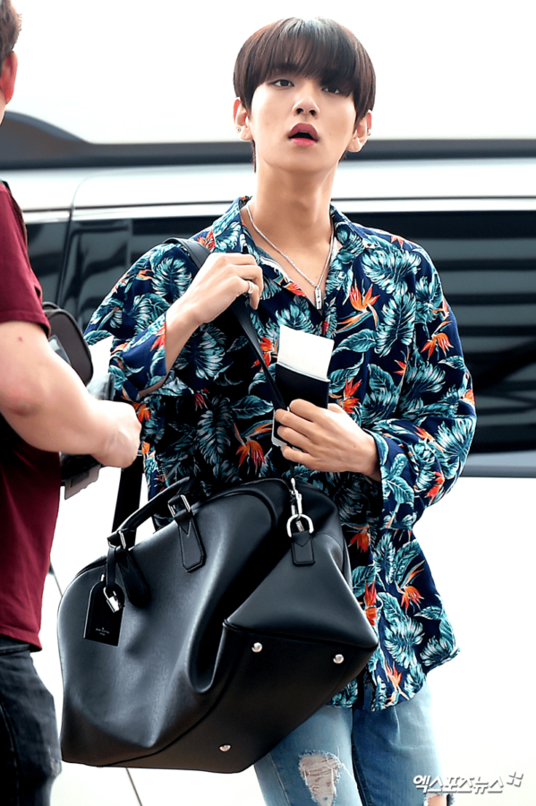 10 phong cách thời trang sân bay “đỉnh” của sao Kpop được yêu thích
