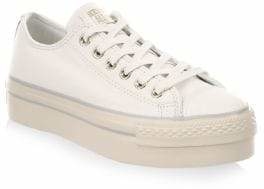 15 đôi sneaker đang làm mưa làm gió trong mùa hè này