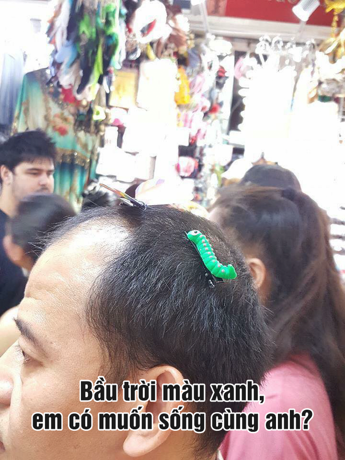 Hết hồn với trào lưu kẹp tóc đính gián, thằn lằn, sâu bọ... gây sốt