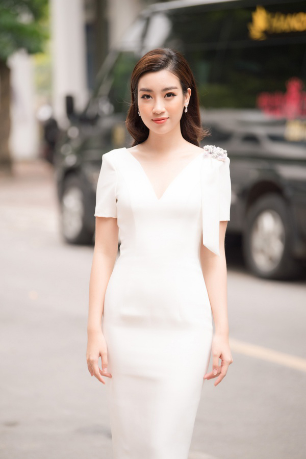 Thời trang sao Việt tuần qua: Người đẹp lộng lẫy, người mặc lỗi