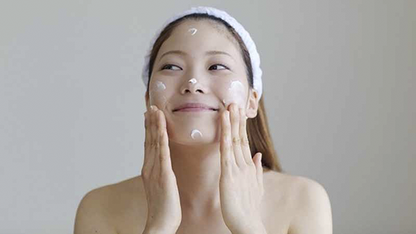 5 loại kem dưỡng giá dưới 500.000 đồng cực hiệu quả cho da dầu mụn