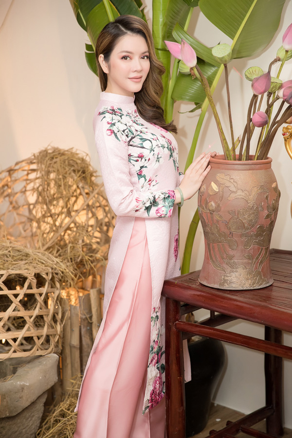 Thời trang sao Việt tuần qua: Người đẹp lộng lẫy, người mặc lỗi