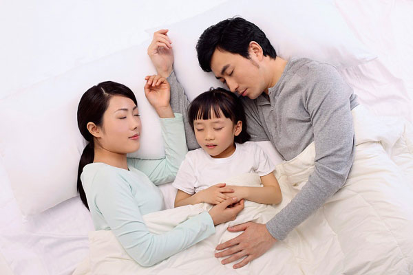 6 thói quen trước khi đi ngủ khiến tình cảm vợ chồng xuống dốc