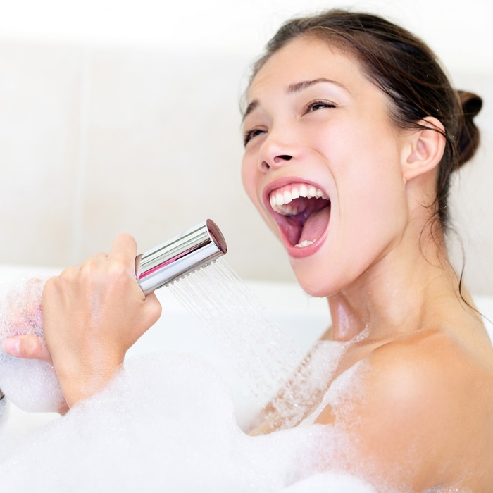 7 điều phụ nữ thông minh thường làm trước và trong khi tắm