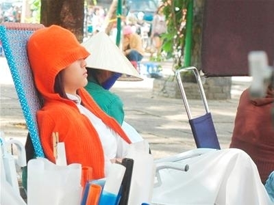 Hé lộ loạt ảnh hậu trường thú vị của Bỗng dưng muốn khóc