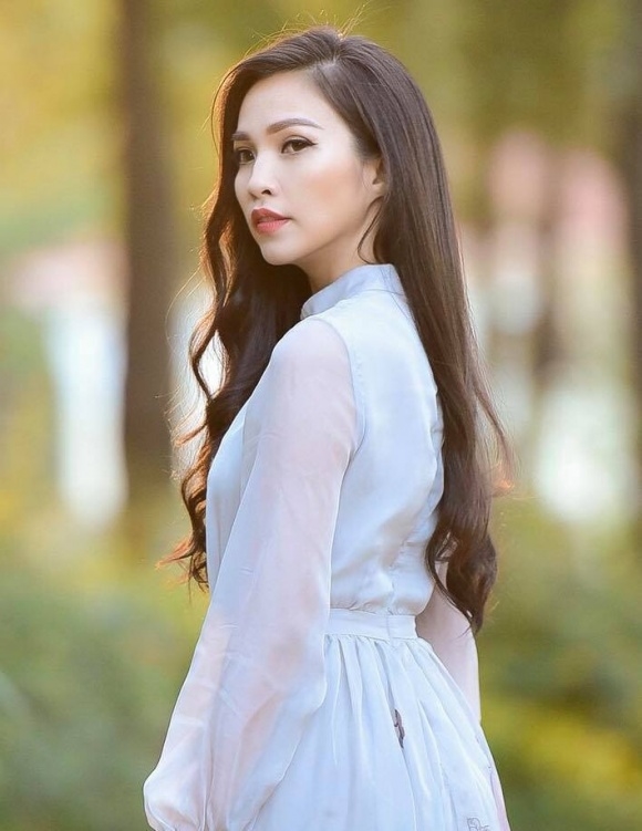 Ảnh hot sao Việt: Nhã Phương gầy rộc, Fung La ma mị như búp bê