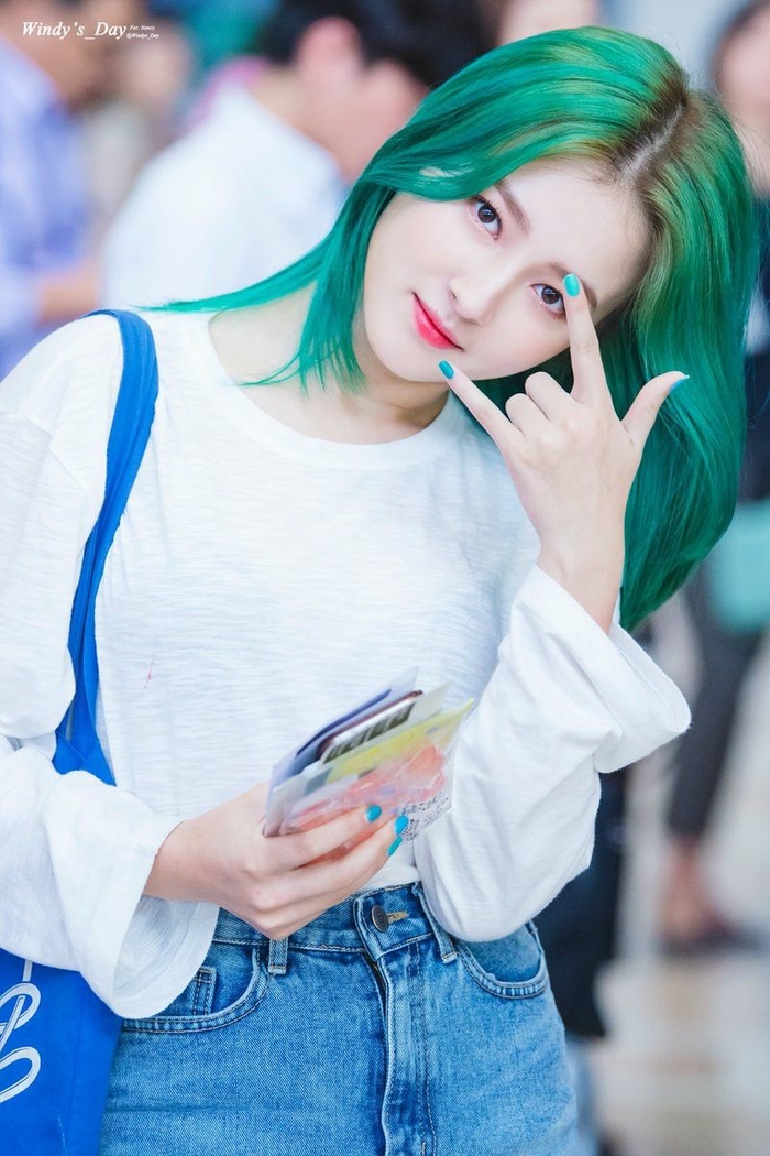 Idol Kpop bị nhầm lẫn thông tin trên Google một cách khôi hài
