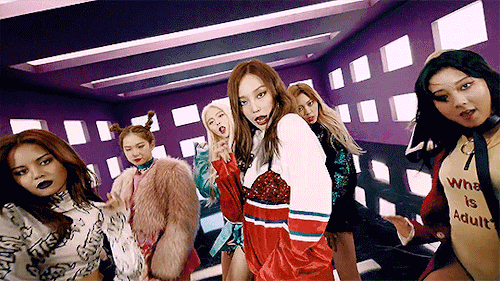 Các girlgroup chuyển từ ngoan hiền sang hở bạo: Người thành công