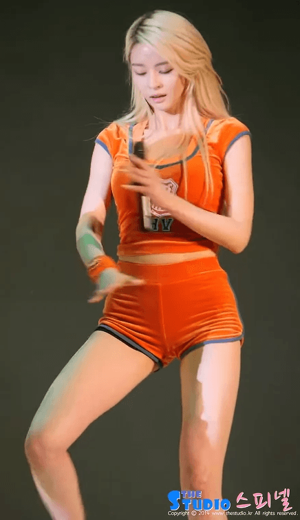 Các girlgroup chuyển từ ngoan hiền sang hở bạo: Người thành công