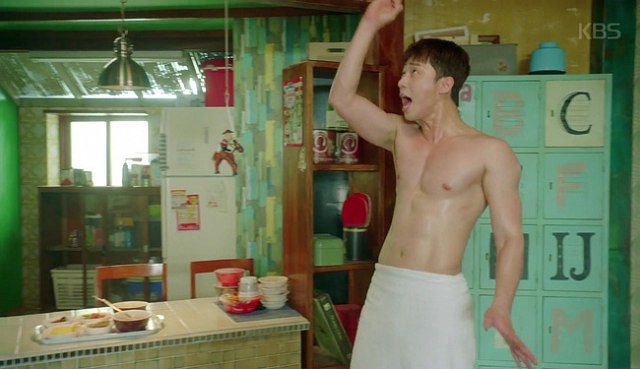 Chị em lại “đào mộ” loạt ảnh body ngày trước của “phó chủ tịch Lee”