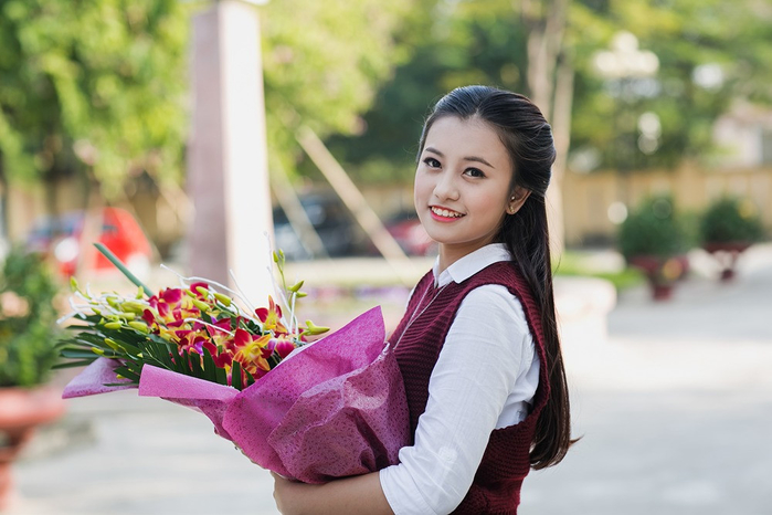 “Chị Ong Vàng” Phạm Thúy Quỳnh trưởng thành không nhận ra ở tuổi 21