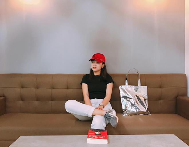 “Chị Ong Vàng” Phạm Thúy Quỳnh trưởng thành không nhận ra ở tuổi 21