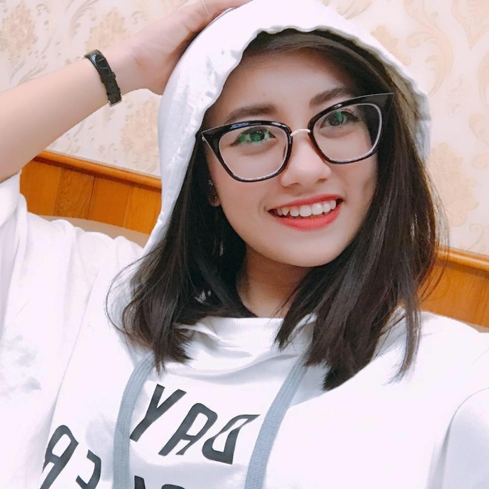 “Chị Ong Vàng” Phạm Thúy Quỳnh trưởng thành không nhận ra ở tuổi 21