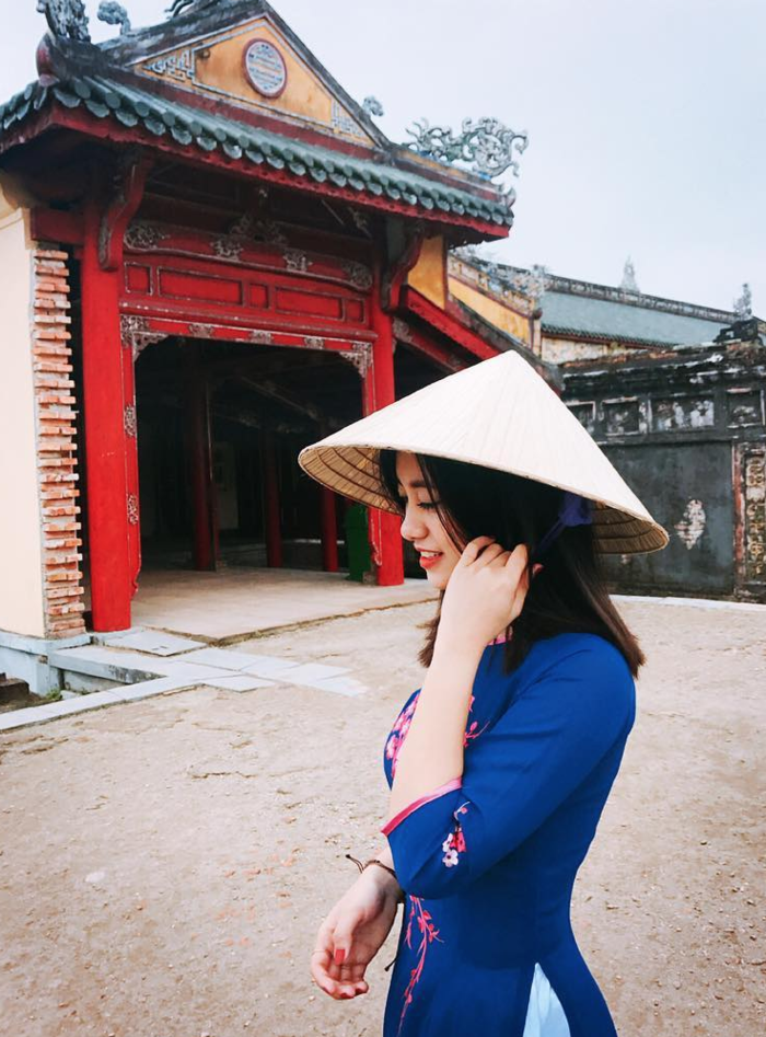 “Chị Ong Vàng” Phạm Thúy Quỳnh trưởng thành không nhận ra ở tuổi 21
