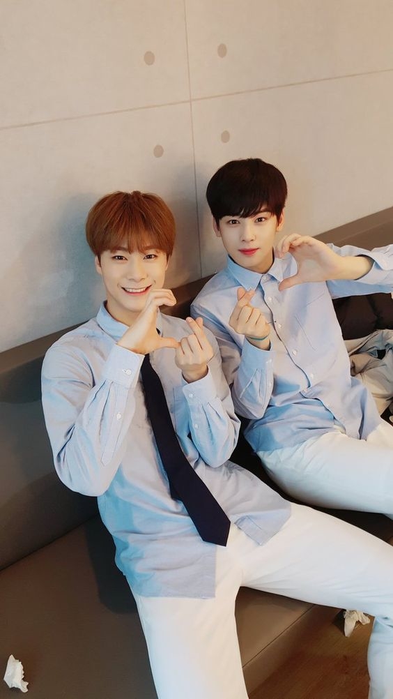 Couple Kpop cứ đứng chung một khung hình là lại khiến fan bấn loạn