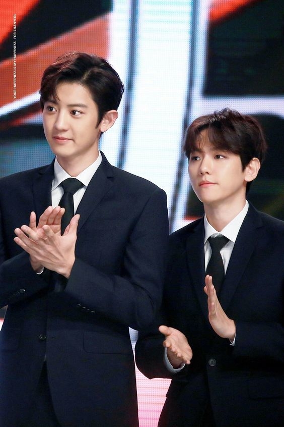Couple Kpop cứ đứng chung một khung hình là lại khiến fan bấn loạn