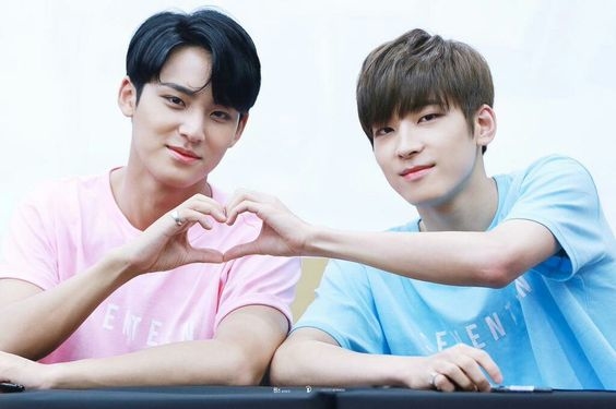 Couple Kpop cứ đứng chung một khung hình là lại khiến fan bấn loạn