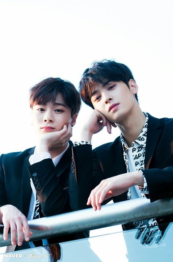 Couple Kpop cứ đứng chung một khung hình là lại khiến fan bấn loạn
