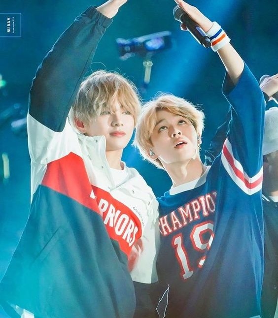 Couple Kpop cứ đứng chung một khung hình là lại khiến fan bấn loạn
