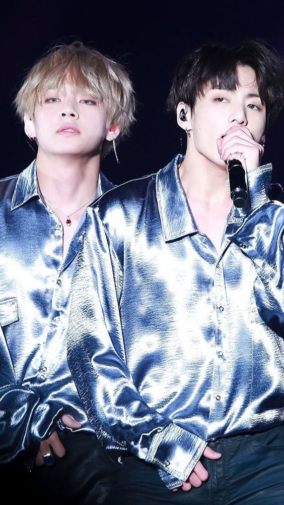 Couple Kpop cứ đứng chung một khung hình là lại khiến fan bấn loạn