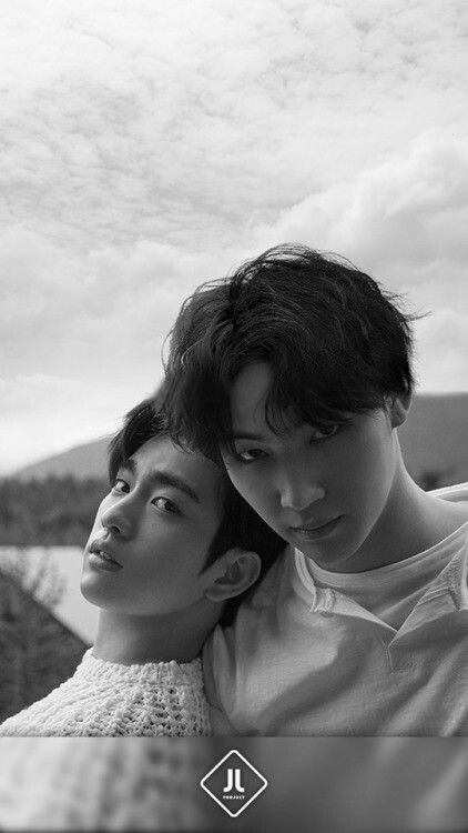Couple Kpop cứ đứng chung một khung hình là lại khiến fan bấn loạn