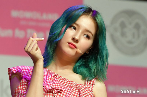 Cuộc đua đổi màu tóc trên sân khấu Kpop: Người được khen, kẻ bị chê