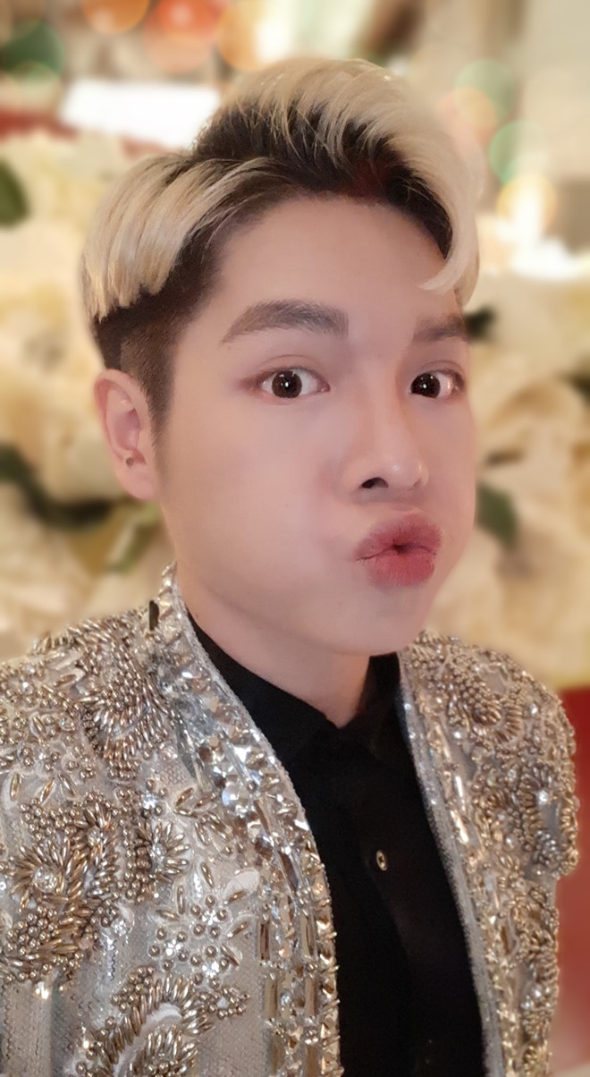 Đằng sau những tấm ảnh hút like của sao Việt là hậu trường lầy lội