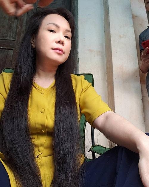 Đằng sau những tấm ảnh hút like của sao Việt là hậu trường lầy lội