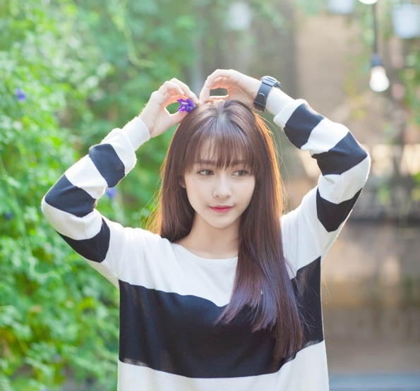Đặt lên bàn cân phong cách thời trang Khả Ngân và Song Hye Kyo