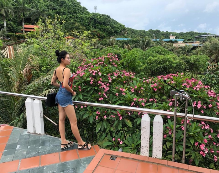 Nhân vật có gout thời trang khoe da thịt táo bạo nhất Quỳnh búp bê