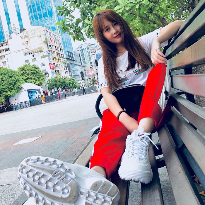 Diem mat nhung hot girl mang noi tieng: cuc xinh va dong dao fan ham mo
