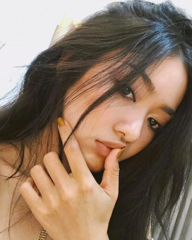 Đọ góc nghiêng của các hotgirl, ai mới sở hữu góc nghiêng thần thánh