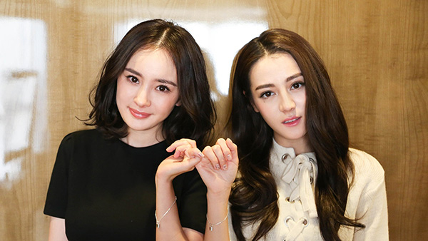 Dương Mịch - Địch Lệ Nhiệt Ba lại trêu chọc nhau khiến fan cười bò