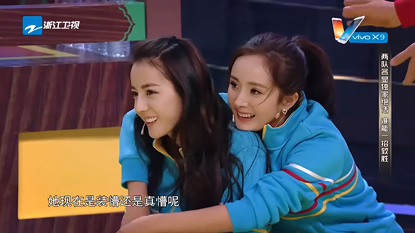 Dương Mịch - Địch Lệ Nhiệt Ba lại trêu chọc nhau khiến fan cười bò